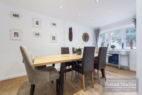 11 Sandhurst Way, South Croydon, CR2 0AH