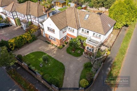 11 Sandhurst Way, South Croydon, CR2 0AH