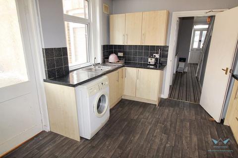 Mixed use to rent, Capstone Road, Bournemouth - Rooms for let - Available now