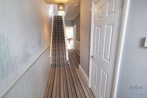 Mixed use to rent, Capstone Road, Bournemouth - Rooms for let - Available now