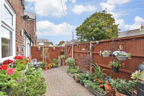 2 bedroom end of terrace house for sale, St. Andrew's Road, Deal CT14