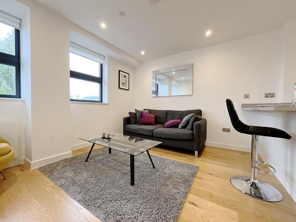 Apartment in Uxbridge - View 4