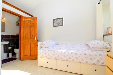 19 Laxton Close, Luton, LU2 8SJ