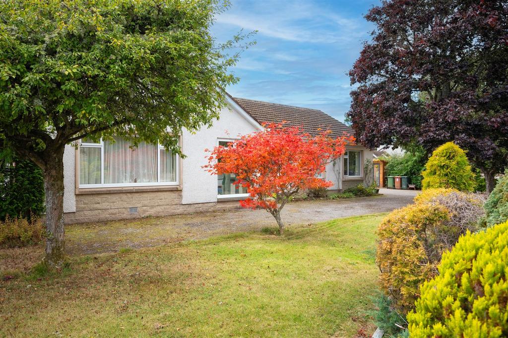 Front of Property & Garden