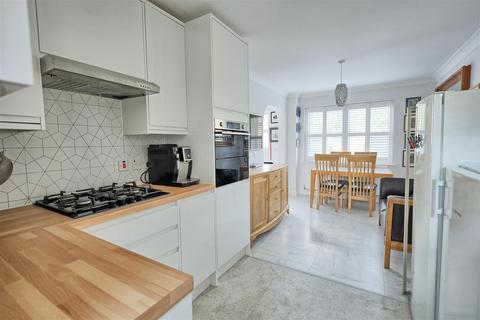 undefined, Woodville Road, London E17