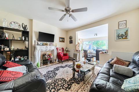 3 bedroom bungalow for sale, Woodford Crescent, Pinner