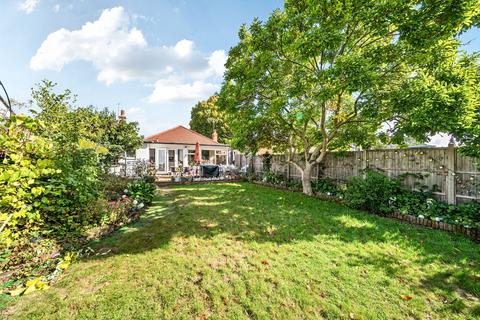 3 bedroom bungalow for sale, Woodford Crescent, Pinner