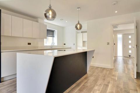 5 bedroom detached house to rent, Parkland Place, Bury Water Lane, Newport, Saffron Walden, Essex, CB11