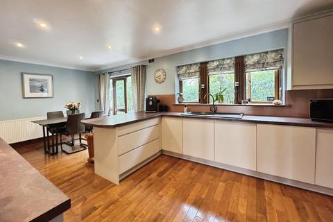 4 bedroom detached house for sale, Rustless Close, Cleckheaton, BD19
