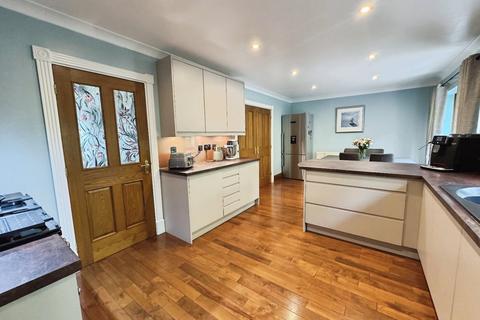 4 bedroom detached house for sale, Rustless Close, Cleckheaton, BD19