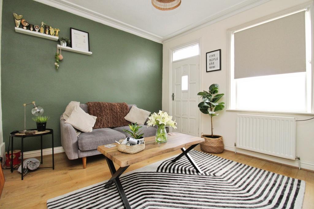Pbox-living room-338940.JPG