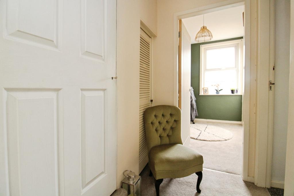 Pbox-living room-338940.JPG