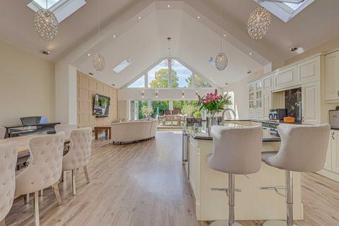 5 bedroom detached house for sale, High Road, Benfleet, SS7