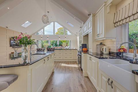 5 bedroom detached house for sale, High Road, Benfleet, SS7