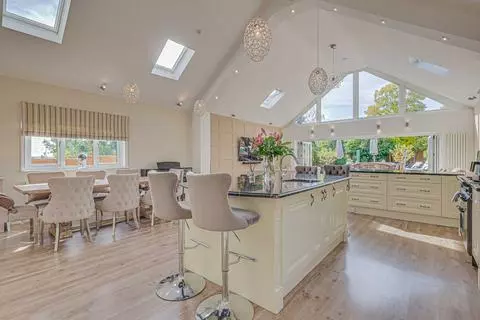 5 bedroom detached house for sale – pohled 3
