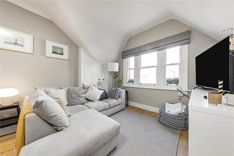29d Woodside, London, SW19 7AW