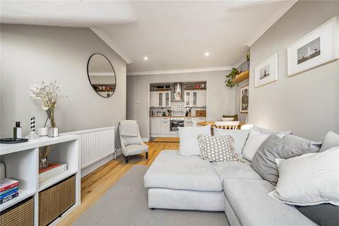 29d Woodside, London, SW19 7AW