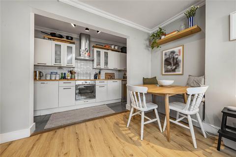 29d Woodside, London, SW19 7AW