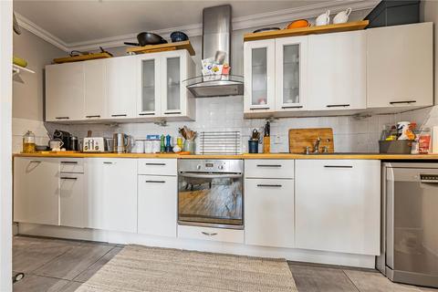 29d Woodside, London, SW19 7AW