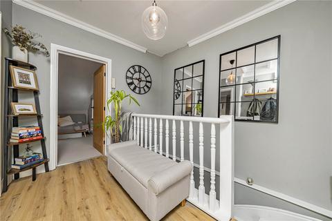 29d Woodside, London, SW19 7AW