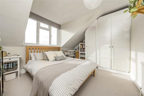 29d Woodside, London, SW19 7AW
