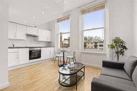 Studio to rent, Castletown Road, London W14