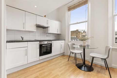 Studio to rent, Castletown Road, London W14
