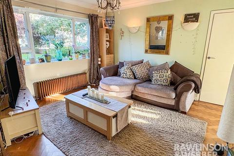 undefined, Bridge Road, East Molesey KT8