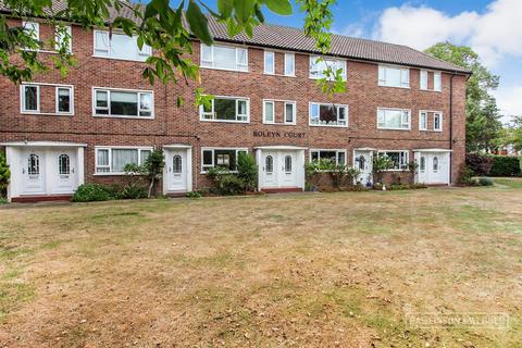 undefined, Bridge Road, East Molesey KT8