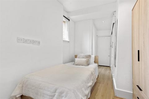 Studio to rent, St Petersburgh Pl, London W2