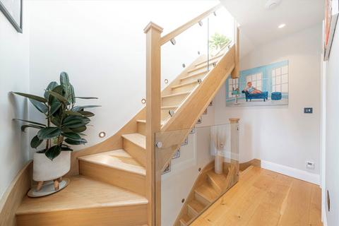 48 Albury Avenue, Isleworth, TW7 5HX