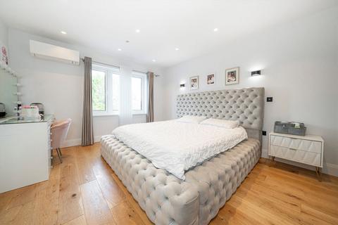 48 Albury Avenue, Isleworth, TW7 5HX