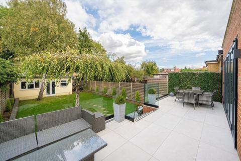 48 Albury Avenue, Isleworth, TW7 5HX