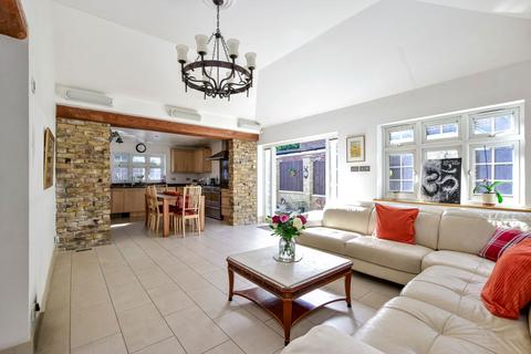 3 bedroom end of terrace house for sale, Ealing Road, Northolt UB5