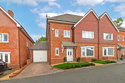 4 Woodcote Close, Bushey, WD23 4AE