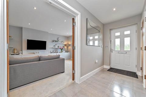 4 Woodcote Close, Bushey, WD23 4AE