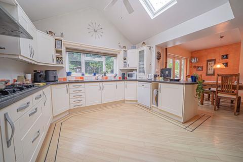 3 bedroom detached bungalow for sale, The Crescent, Hampton-In-Arden, B92