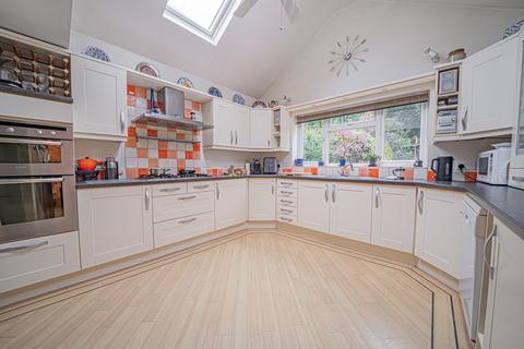 3 bedroom detached bungalow for sale, The Crescent, Hampton-In-Arden, B92