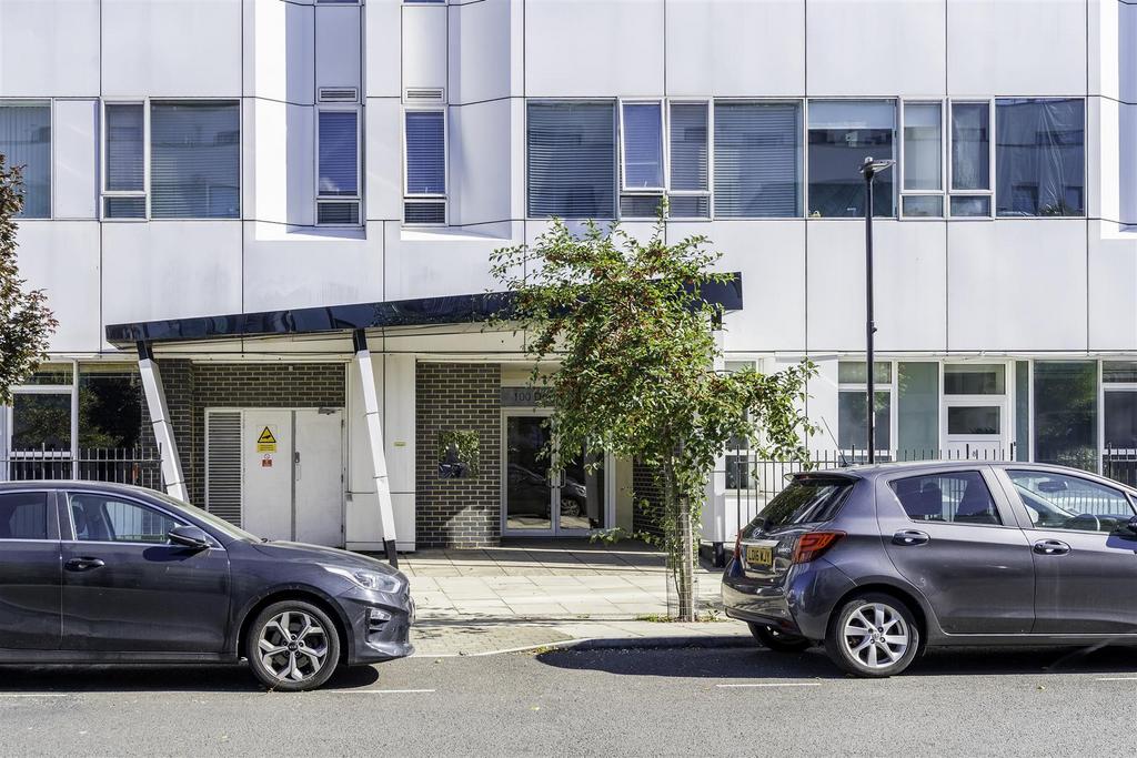 03 To Let 2 Bedroom Flat Lambeth Road SE1 www.isl