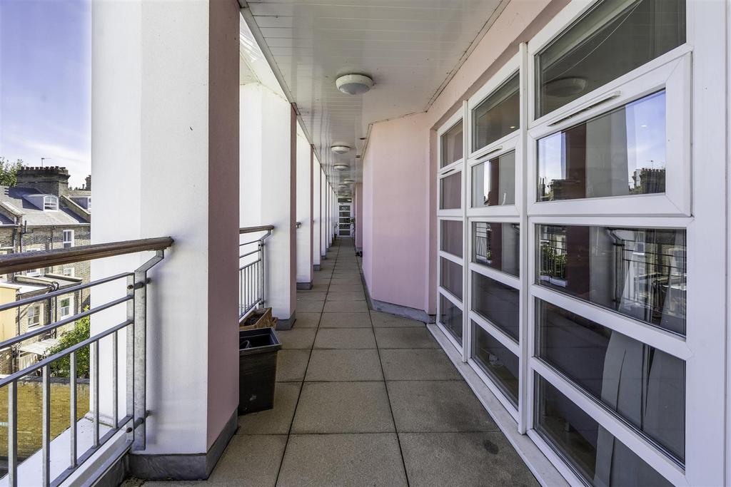 05 To Let 2 Bedroom Flat Lambeth Road SE1 www.isl