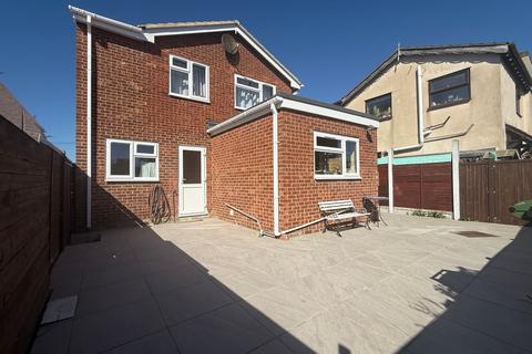 4 bedroom detached house for sale, Mornington Road, Canvey Island, SS8