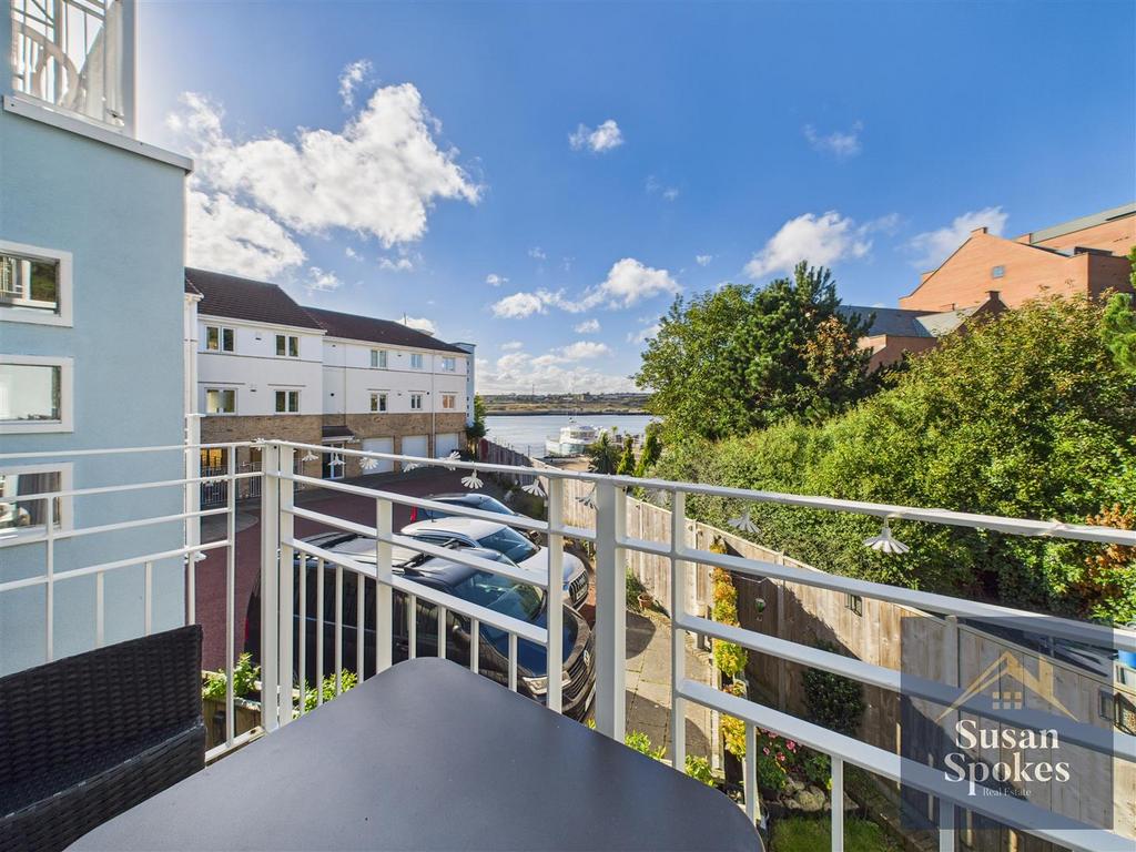 CAM01858 G0-PR0179-STILL024.jpg