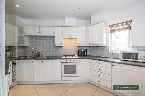 2 bedroom flat for sale, Grasgarth Close Acton London