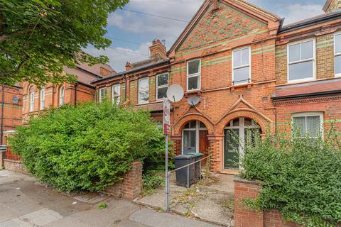 Gladstone Avenue, Wood Green, N22