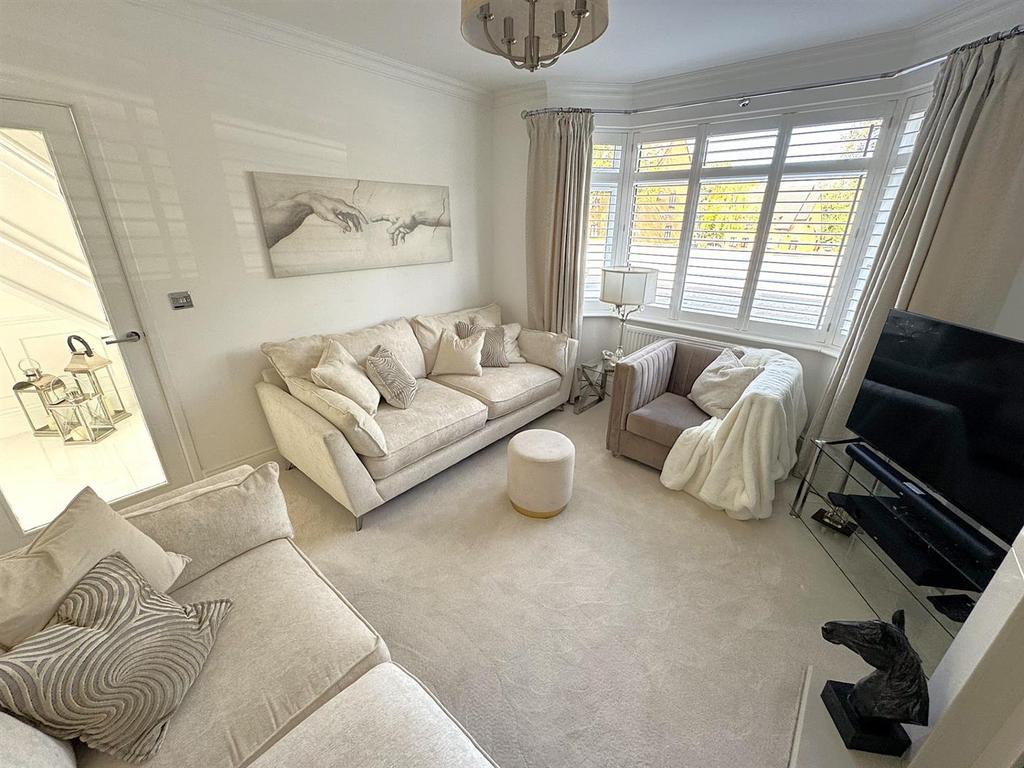 Thumbnail image3 (11).jpg