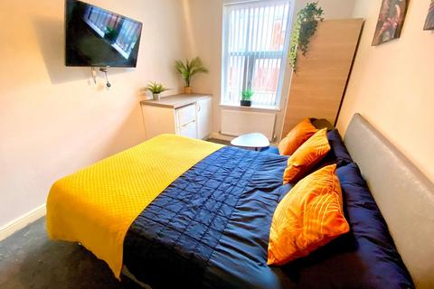 5 bedroom house share to rent, Trinity Street, Oldham,