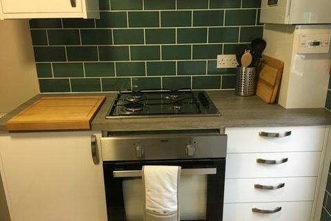 5 bedroom house share to rent, Trinity Street, Oldham,