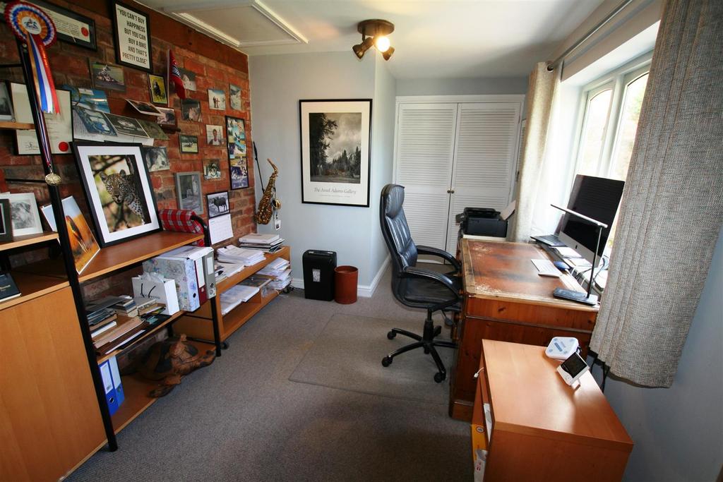 Theoldcoachhouse,bed4orstudy.JPG