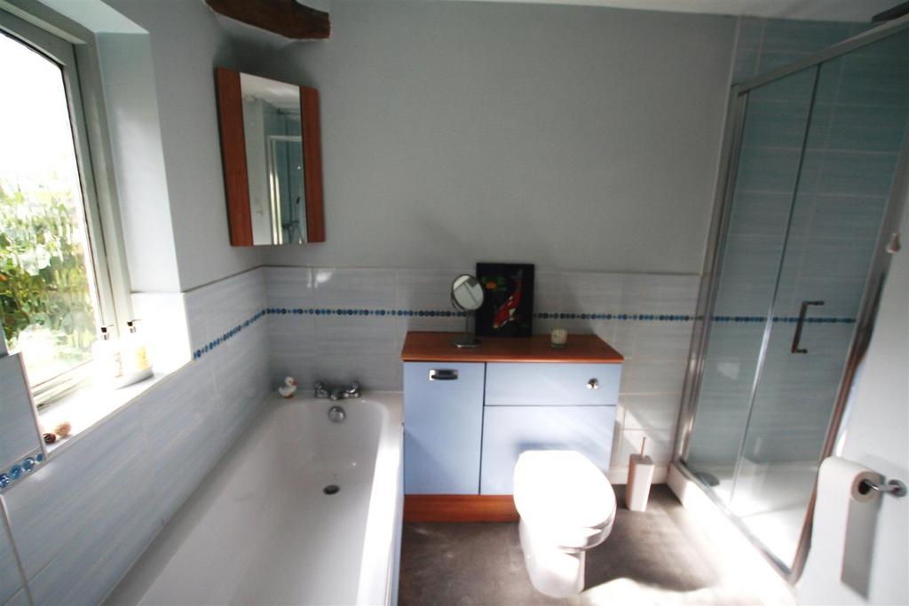 Theoldcoachhouse,bathroom.JPG