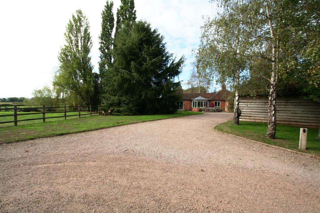 Theoldcoachhouse,driveway.JPG